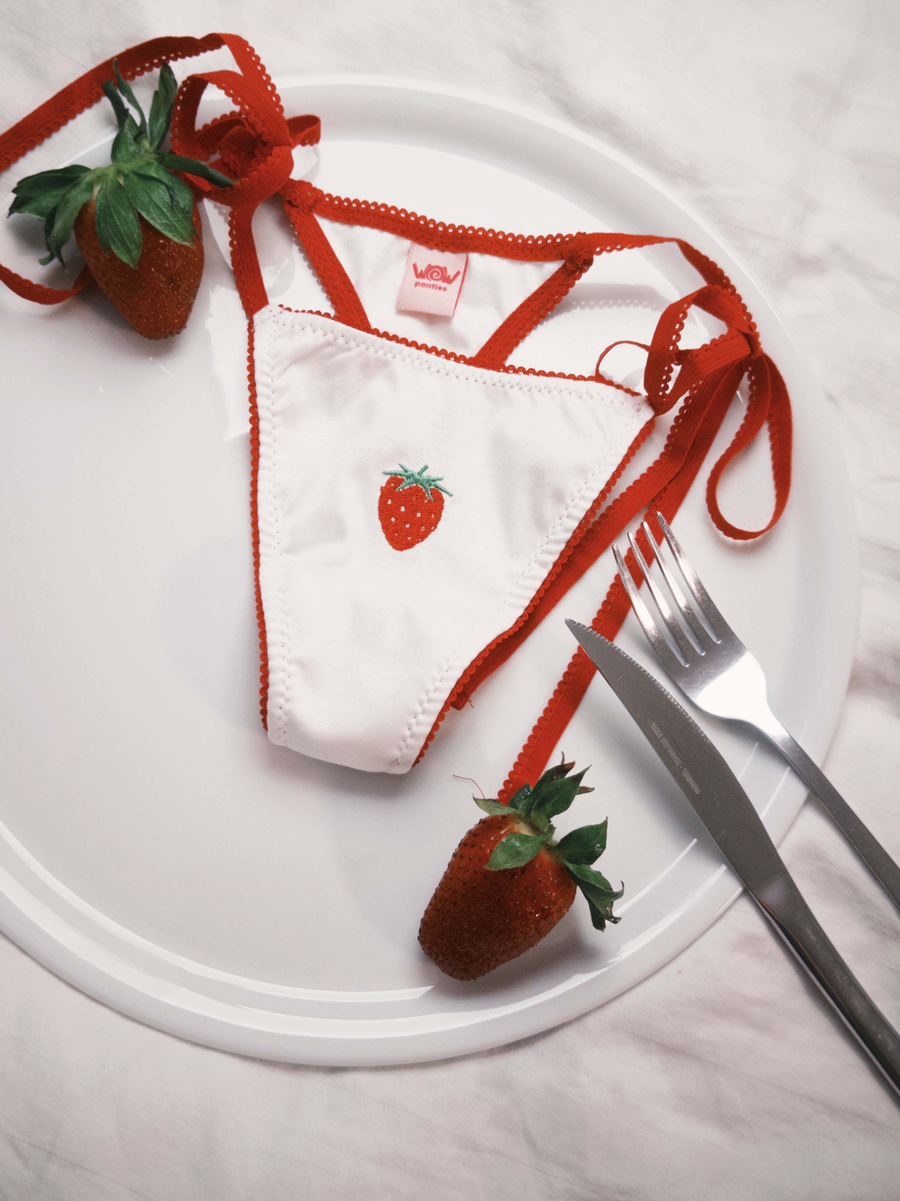 Mandy Strawberries white thongs with ties