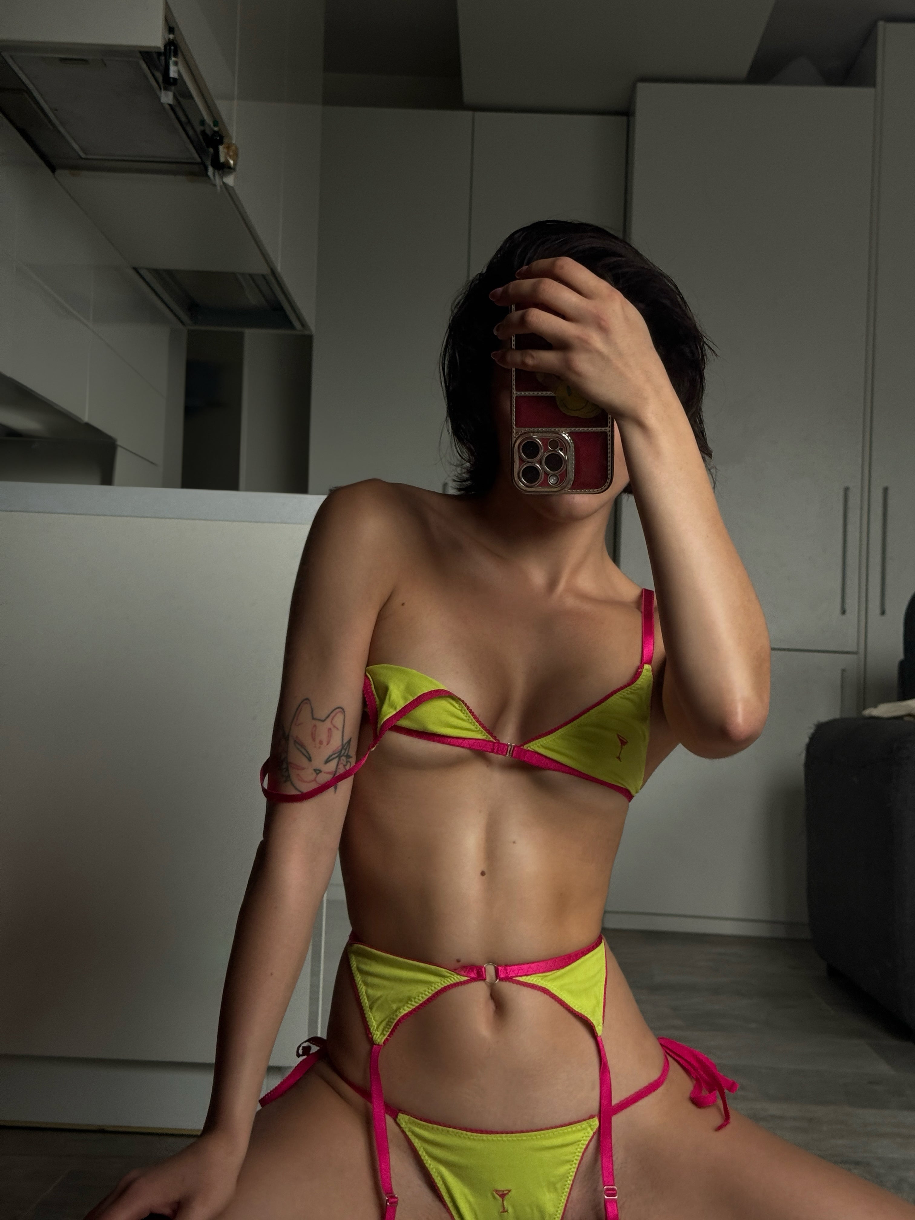 Mandy Party Lime thongs with ties